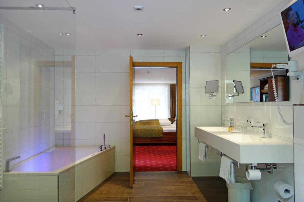 Naturhotel Ruegers Forstgut 메스펠브룬 객실 사진